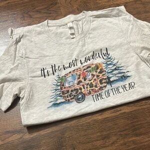 BOUTIQUE GRAPHIC TEE - Christmas